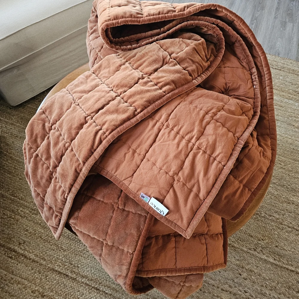 Quince Cotton Velvet Quilt In Terracotta King/Cal King